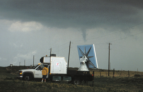 Doppler Rapid Scan Radar on Wheels with Tornado (DI01124)