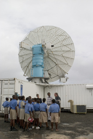 Students visit the S-Pol Radar at RICO field site (DI01329)