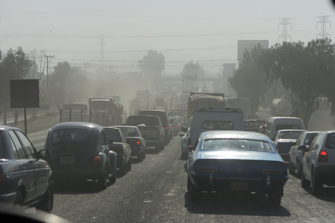 Pollution in Mexico City (DI01461)