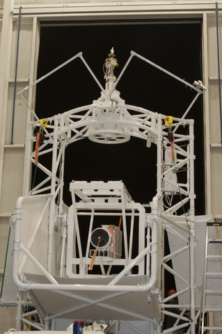 SUNRISE telescope in hanger (DI01638)