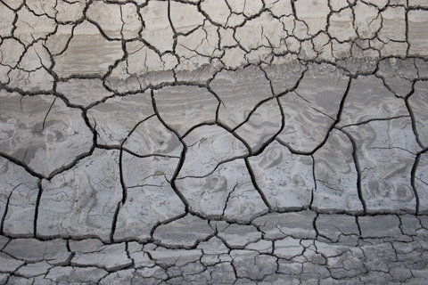 Cracked earth (DI01668)