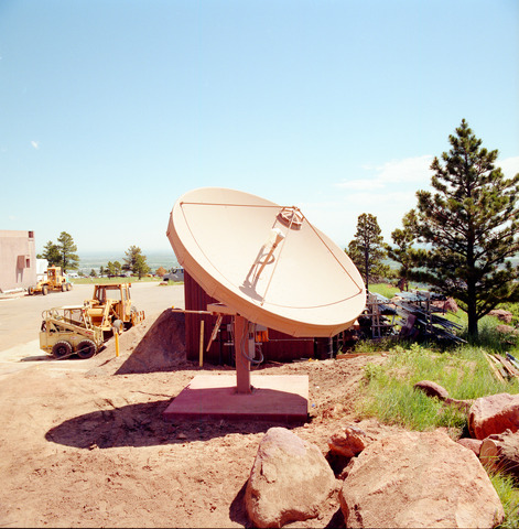 Scientific Computing Division (SCD) Networking and Communications group, UNAM dish construction at NCAR Mesa Lab (7680C-009)